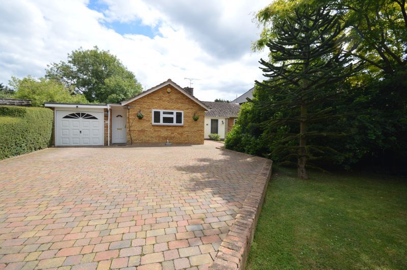 3 bed detached bungalow for sale in Station Road, Stoke Mandeville