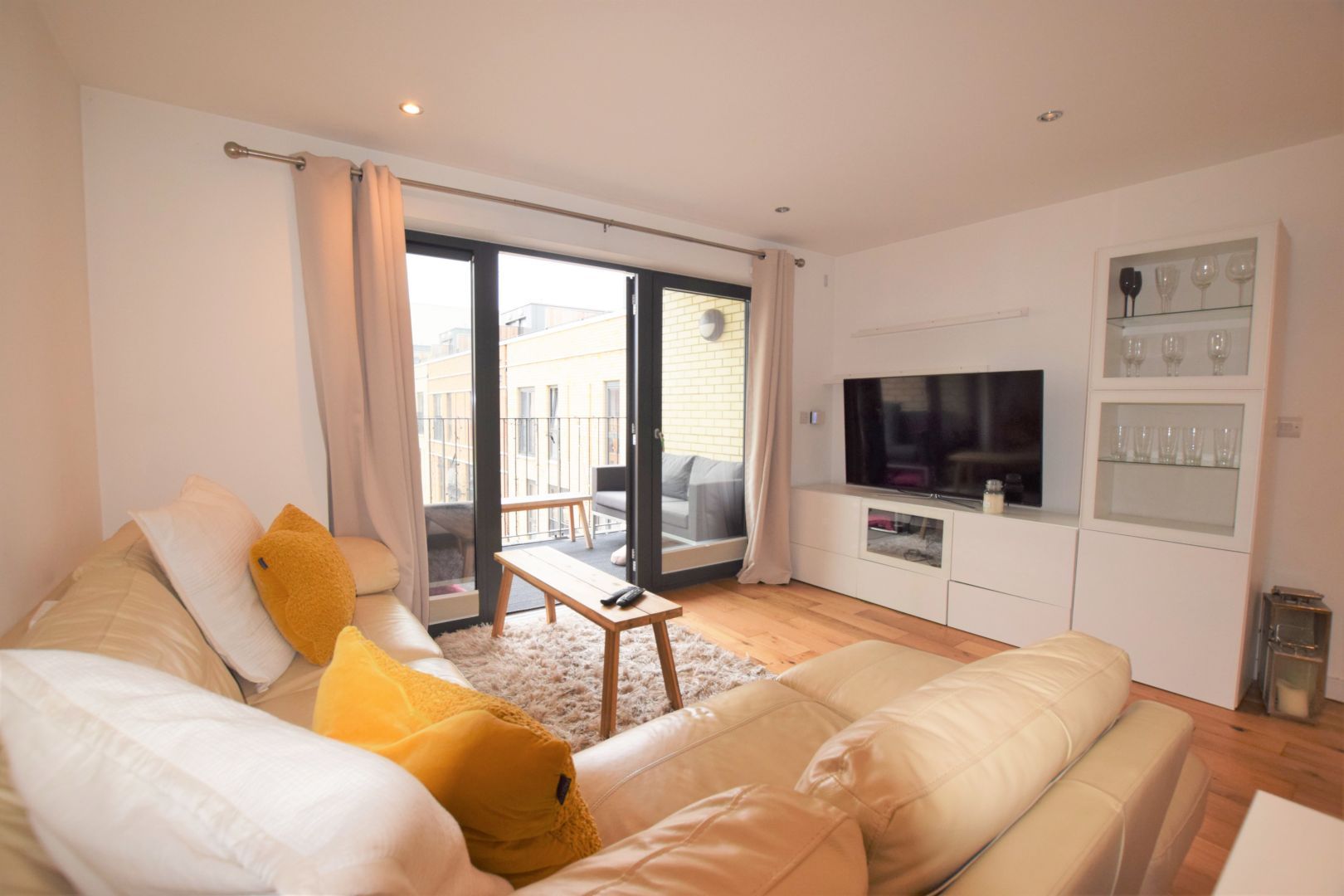 10 Eythorne Road, Brixton / Oval SW9  