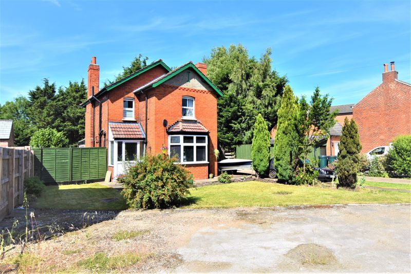 3 bed detached house for sale in Lincoln Road, Saxilby, Lincoln LN1