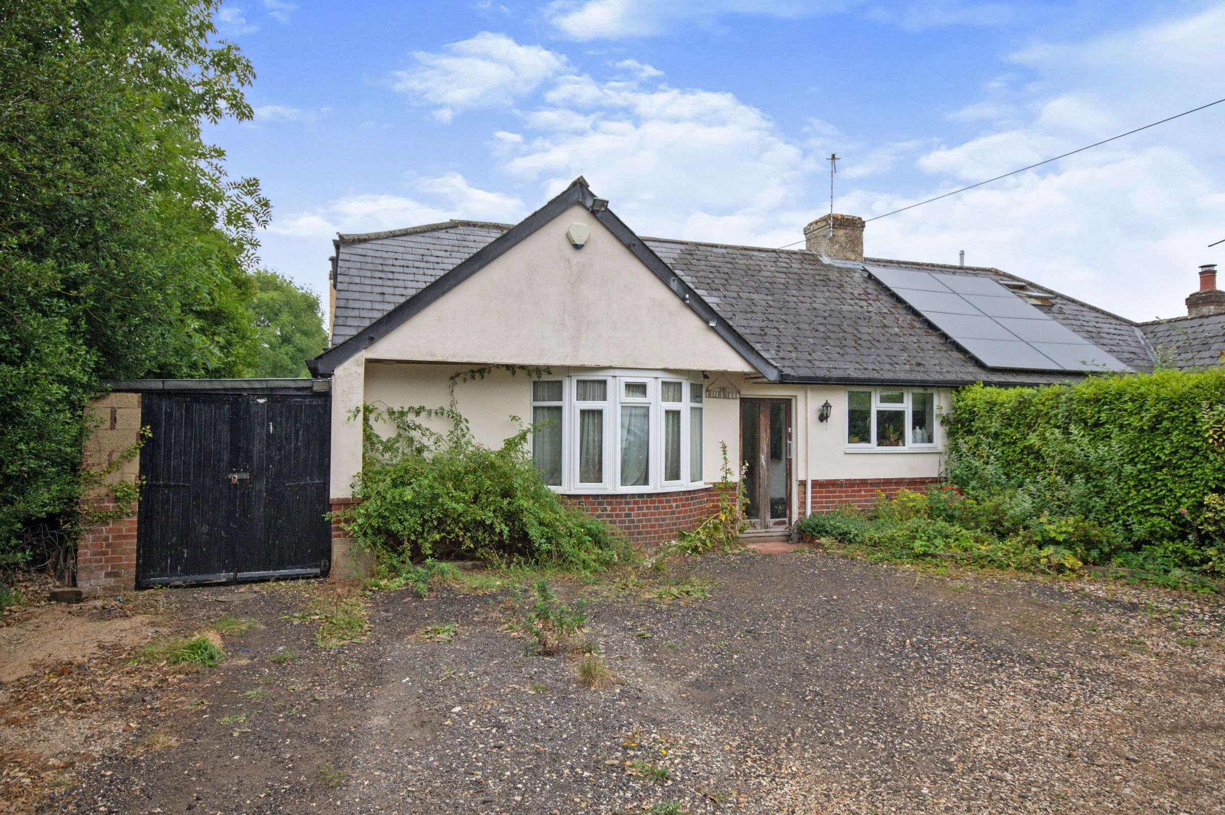 4 bed bungalow for sale in Fryern Court Road, Burgate, Fordingbridge
