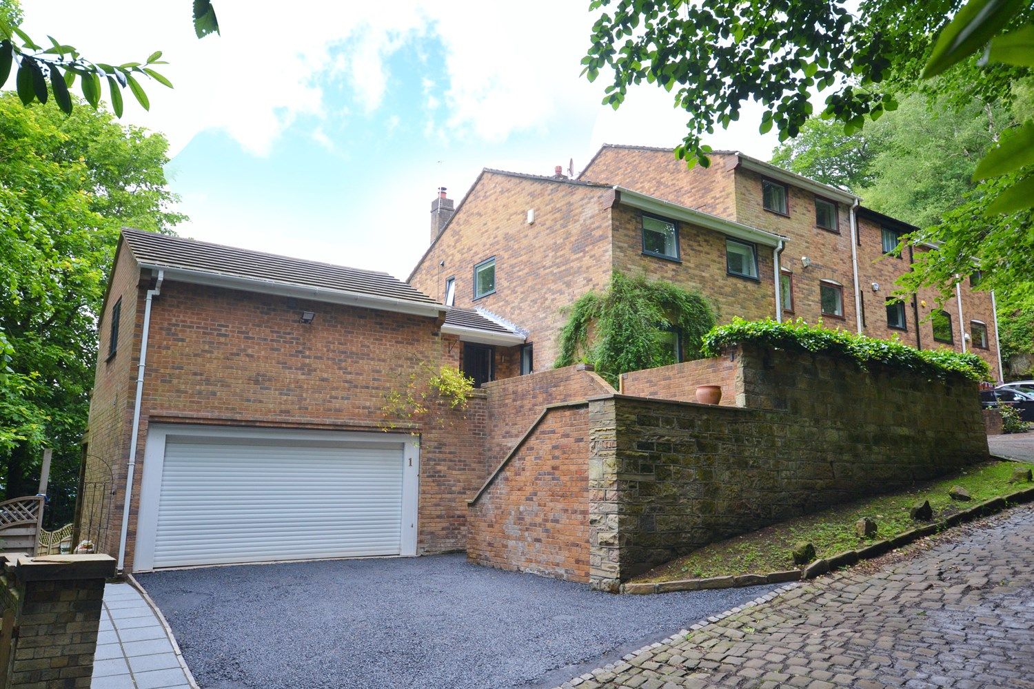 3 bed semidetached house for sale in Swiss Cottage, Swiss Hill