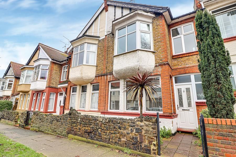 3 bed property for sale in Inverness Avenue, WestcliffOnSea SS0 Zoopla