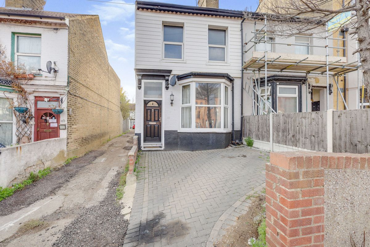 2 bed semidetached house for sale in Southchurch Avenue, SouthendOnSea SS1 Zoopla