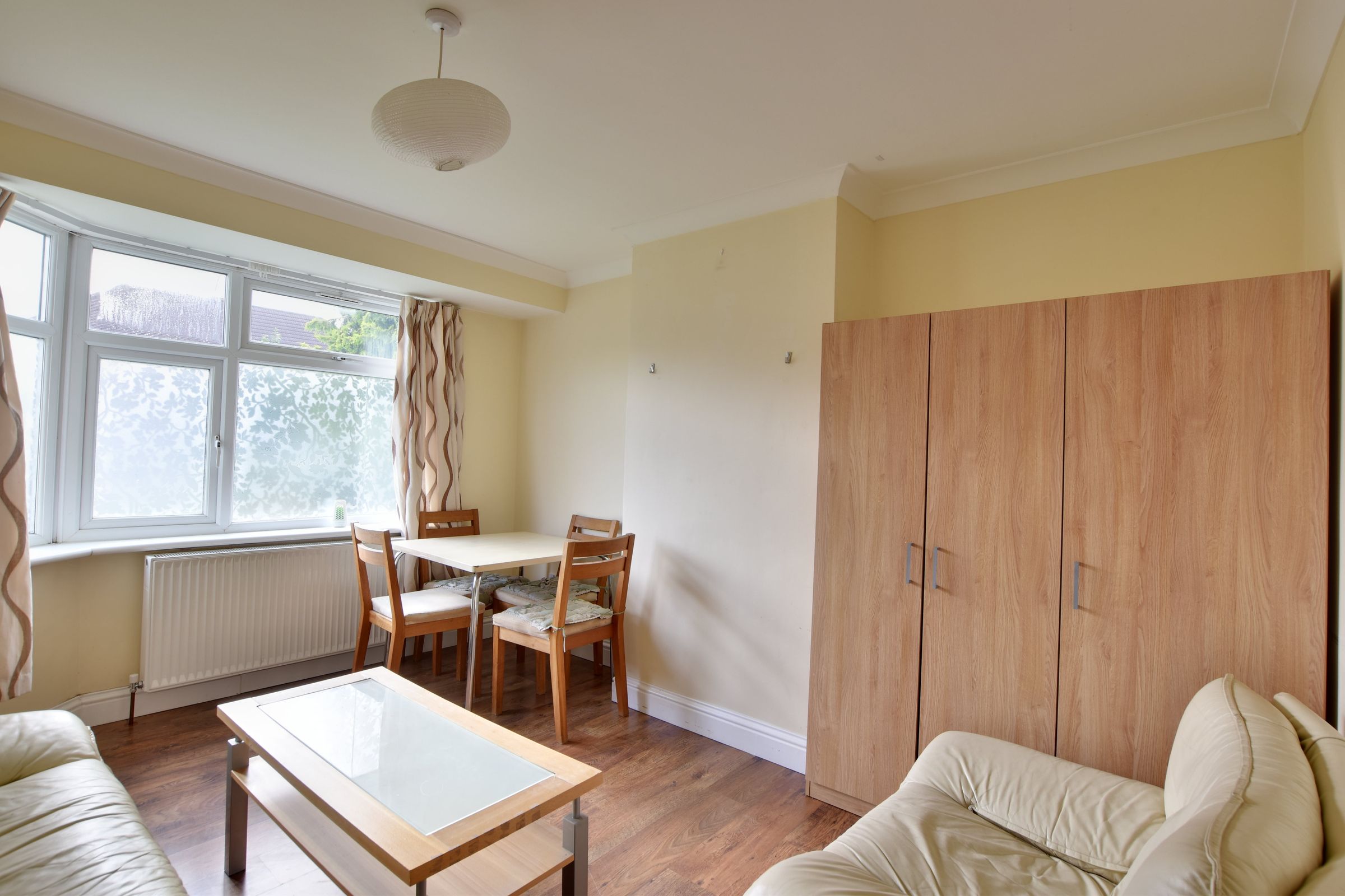 2 bed flat to rent in Pinewood Avenue, Uxbridge UB8 Zoopla
