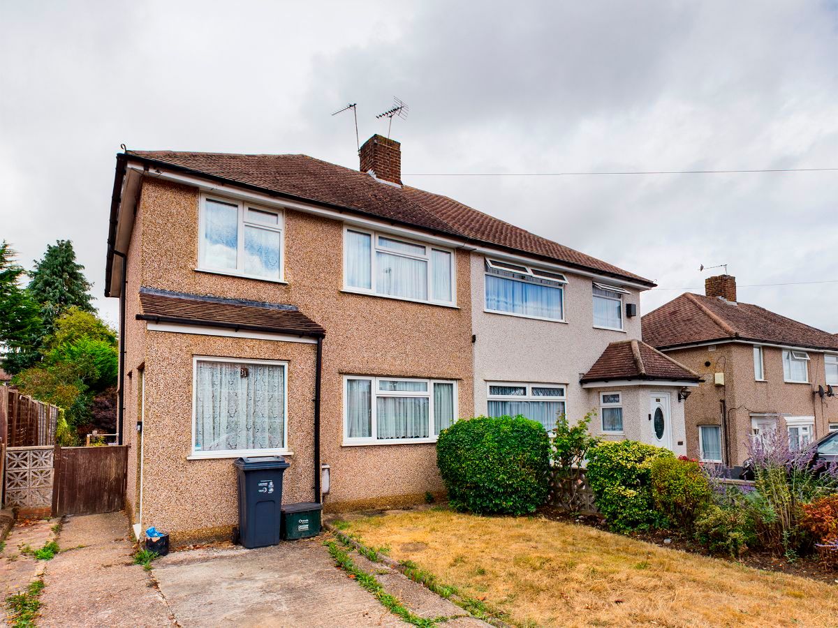 3 bed semidetached house to rent in Heneage Crescent, New Addington