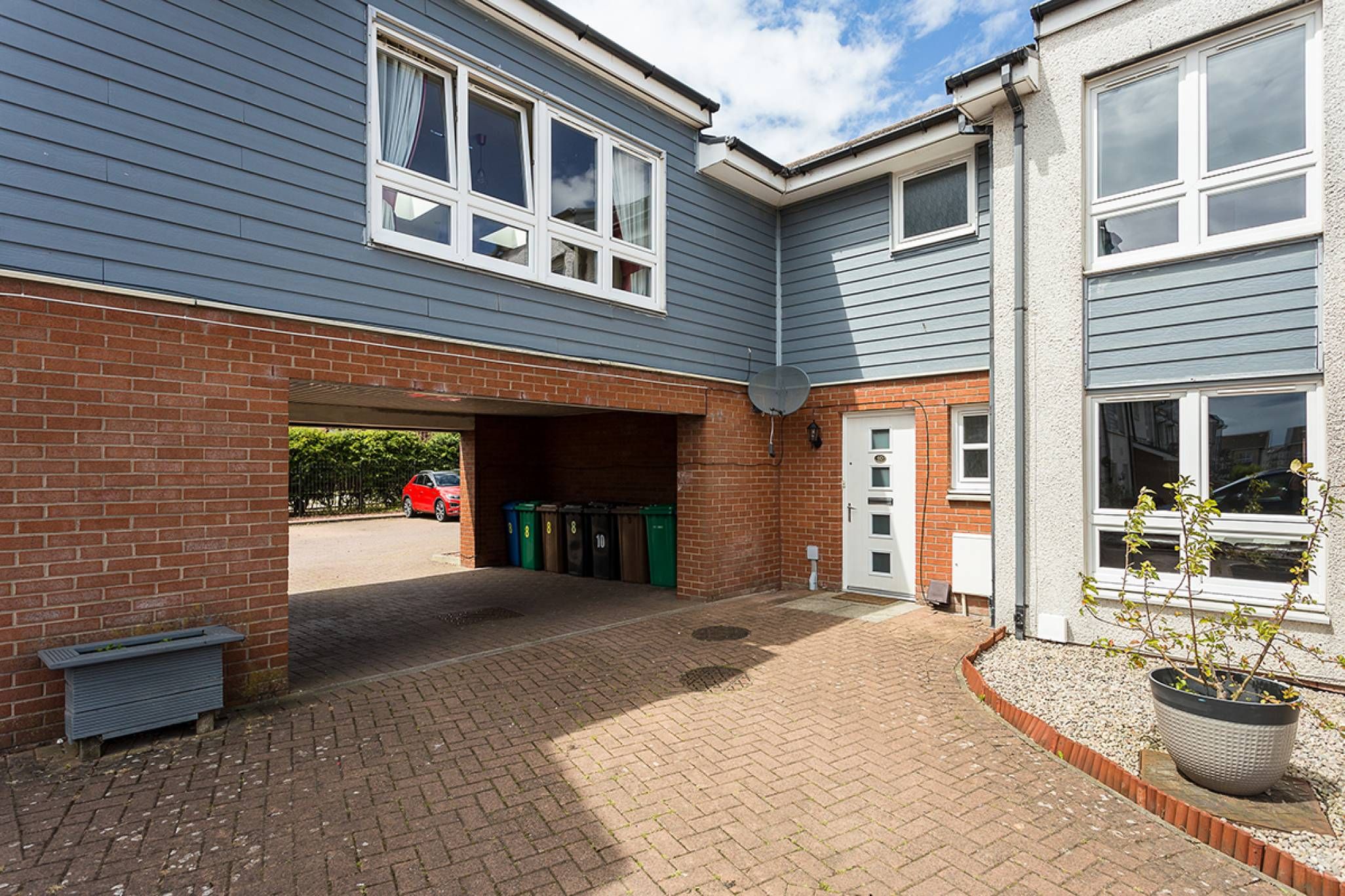 3 bed end terrace house for sale in Norway Gardens, Dunfermline KY11