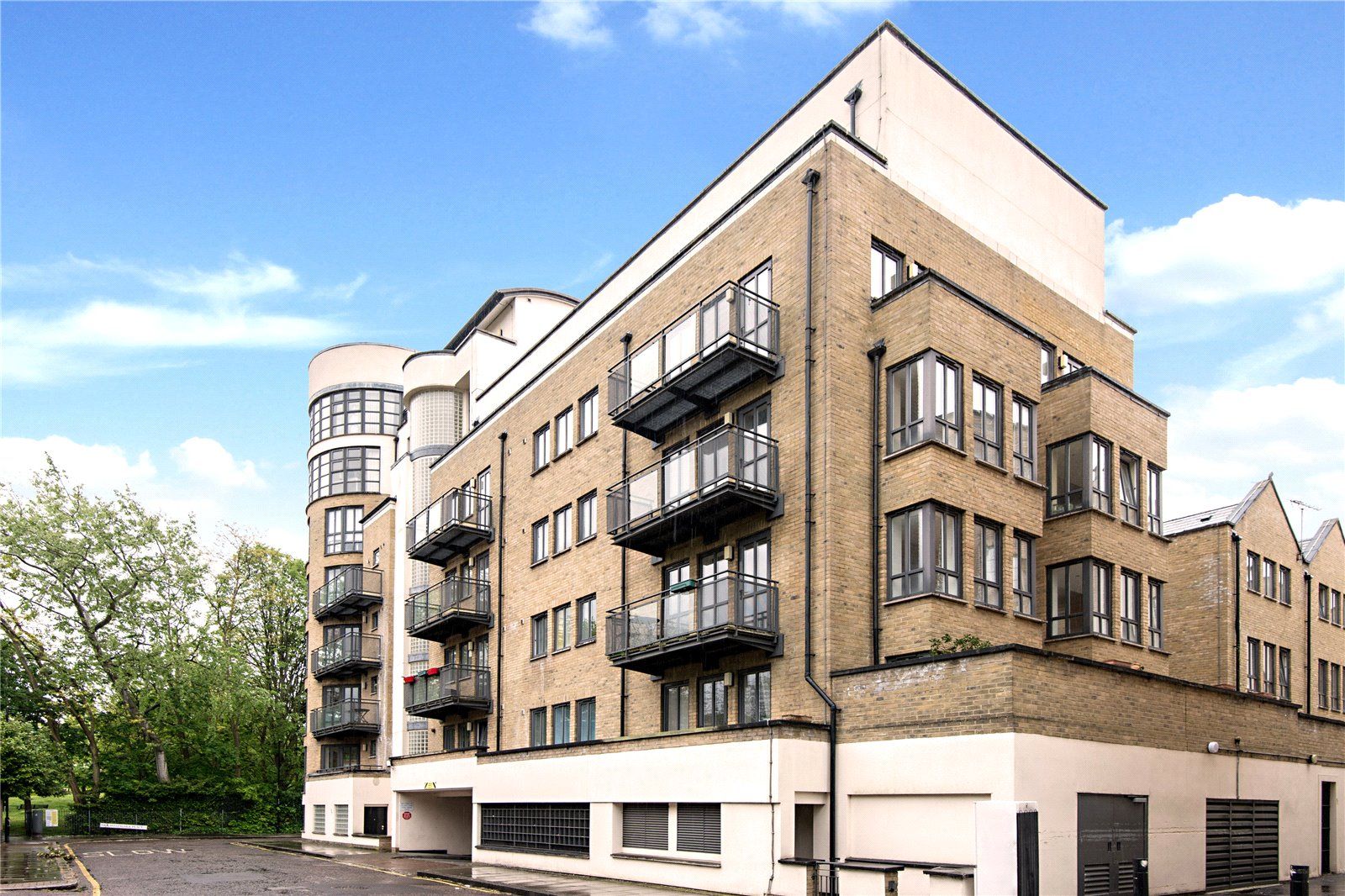 Queens Court, 8 Northey St E14  
