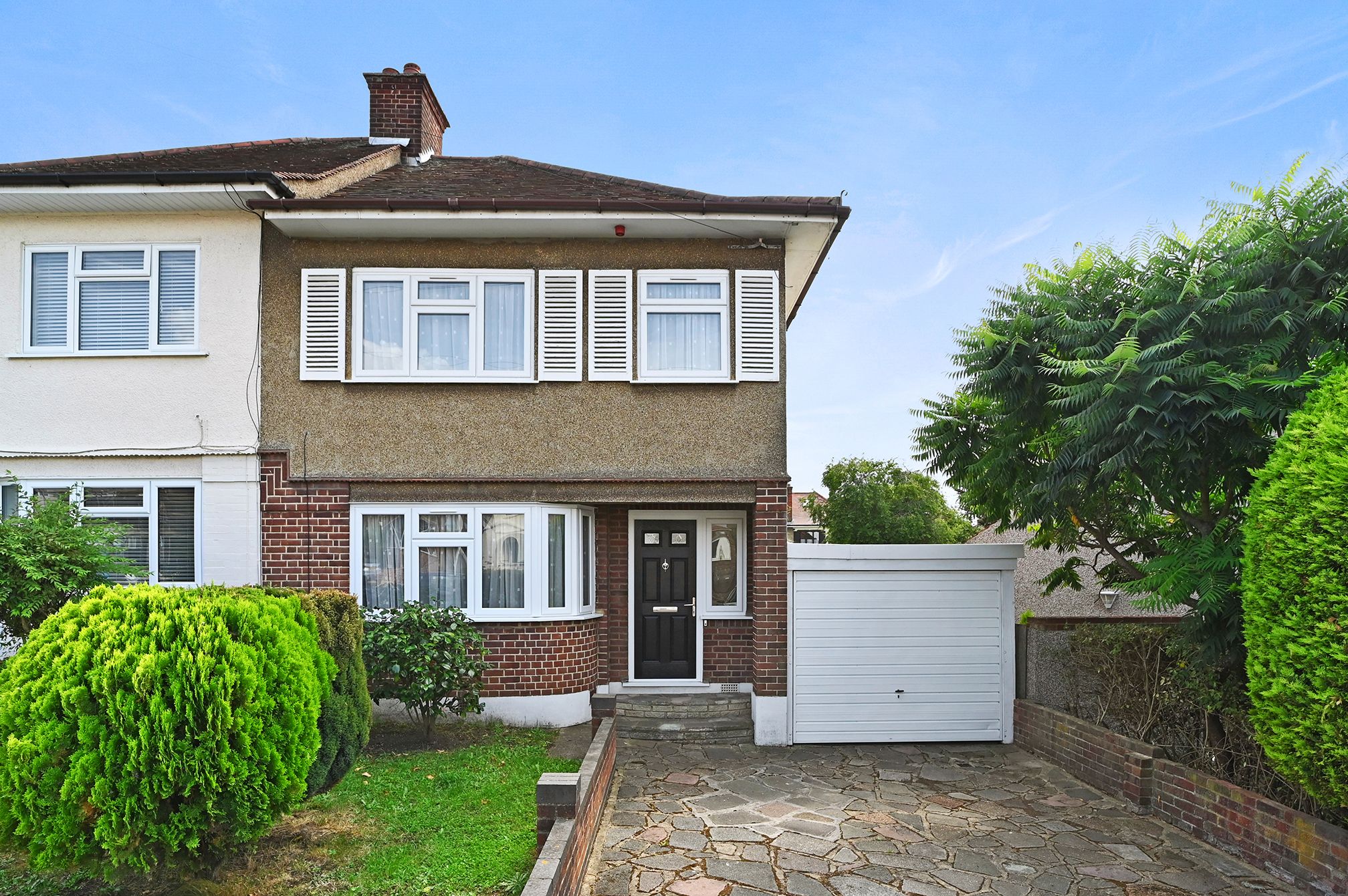 3 bed semidetached house for sale in Firbank Road, Collier Row