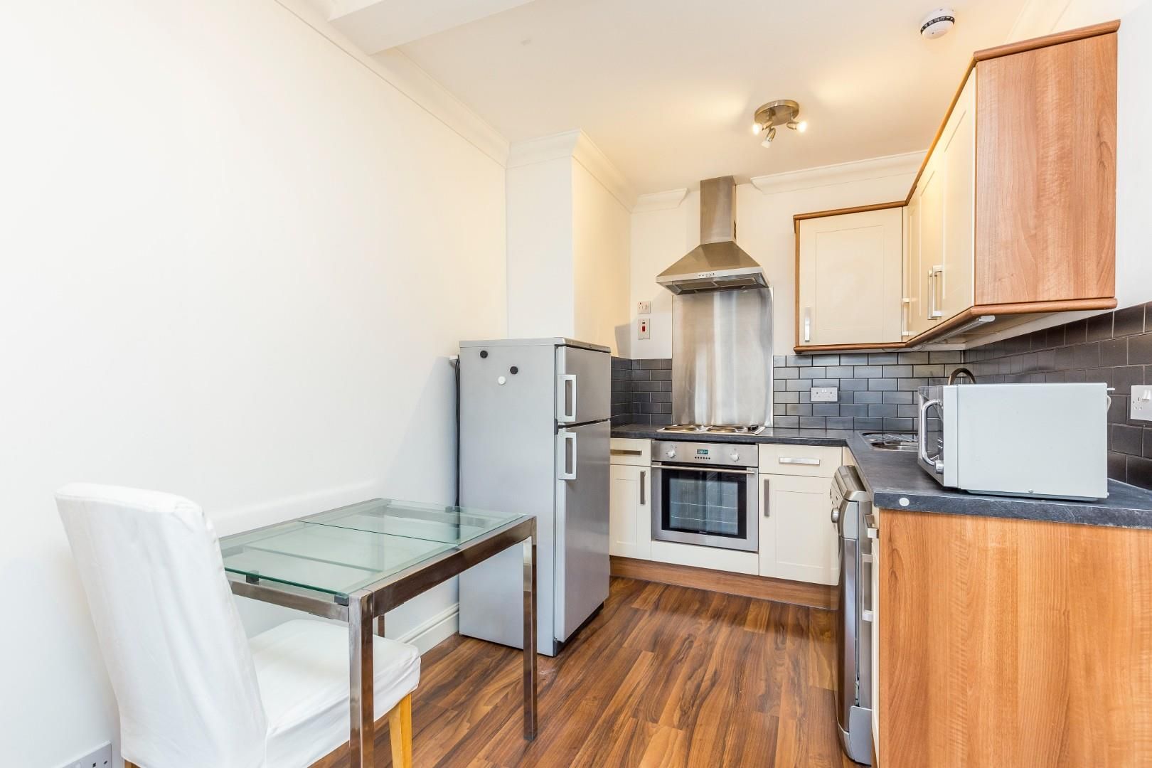 2 bed flat to rent in Blythe Road, London W14 Zoopla