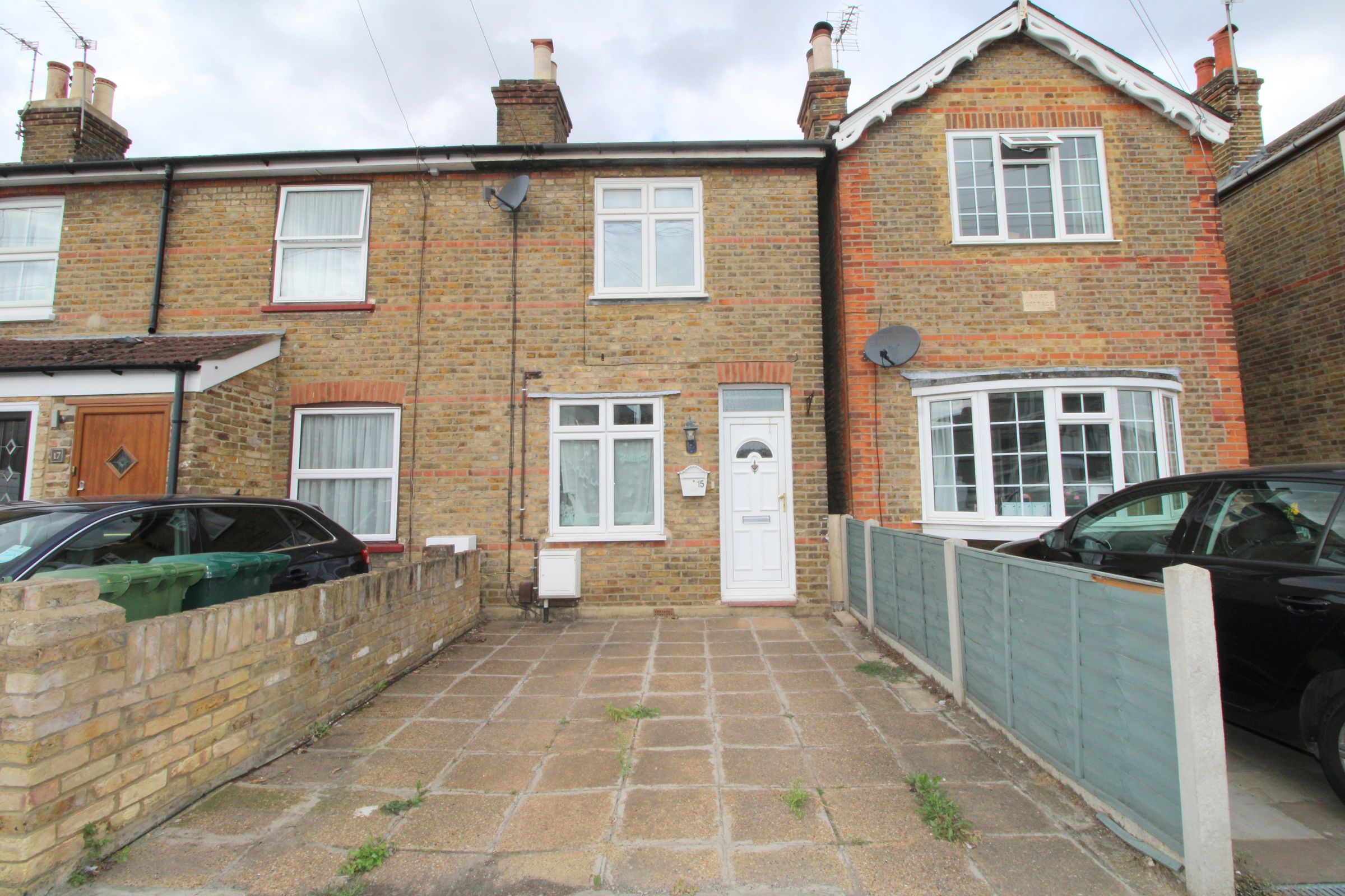 2 bed end terrace house for sale in Adelaide Road, Ashford TW15 Zoopla