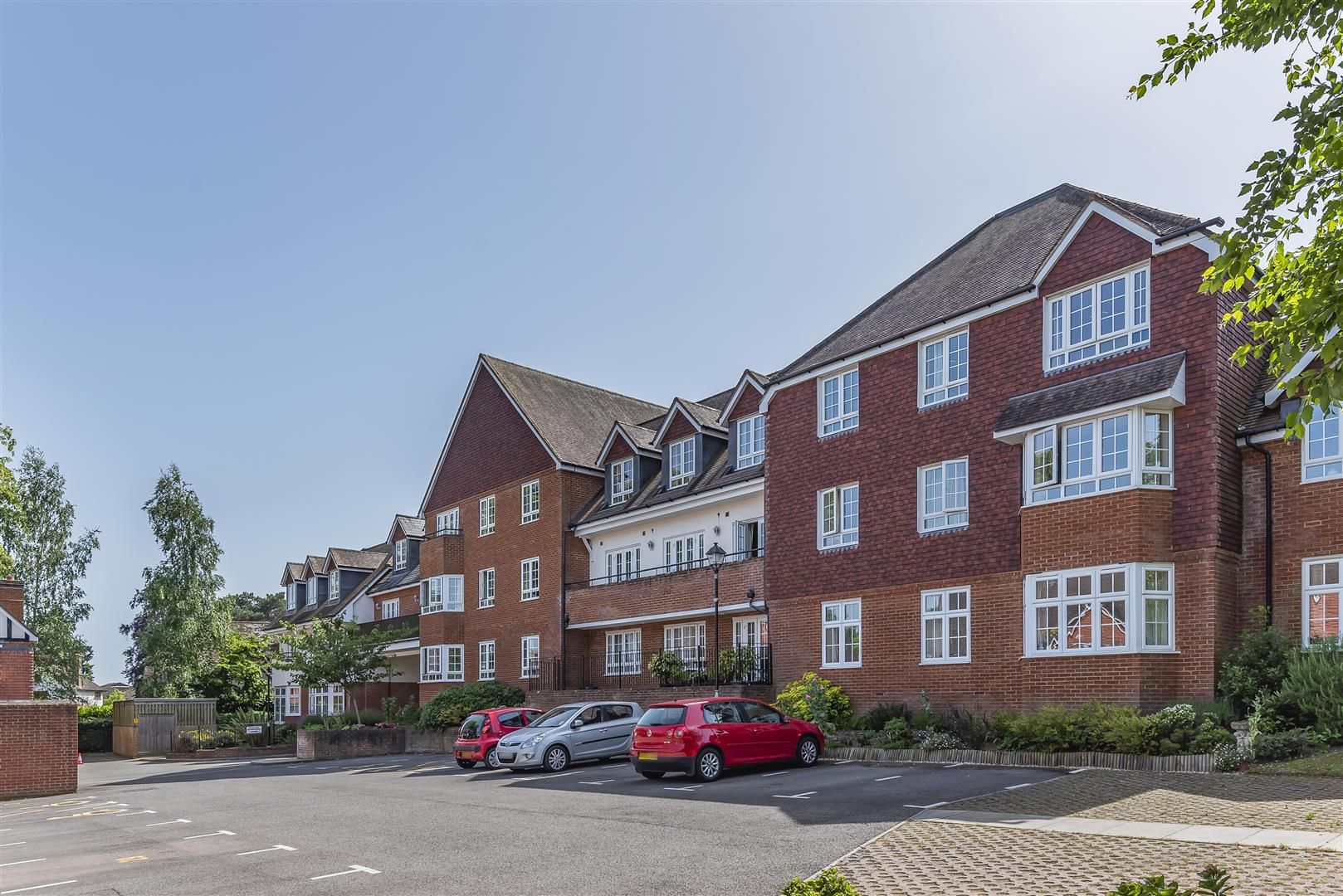 2 bed property for sale in Harding Place, Wokingham, Berkshire RG40
