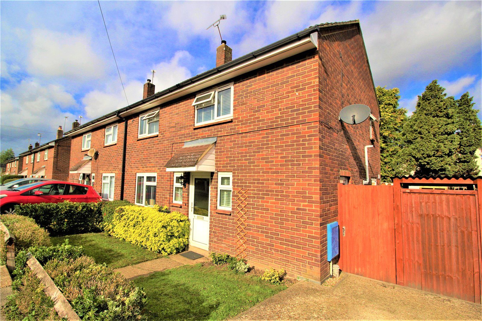 3 bed semidetached house for sale in Hunter Road, Farnborough