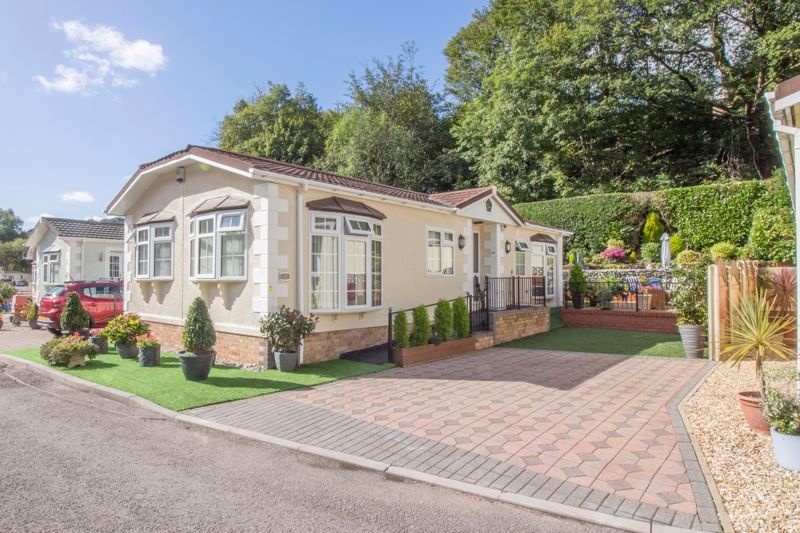 2 bed mobile/park home for sale in Woodlands Residential Park, Quakers