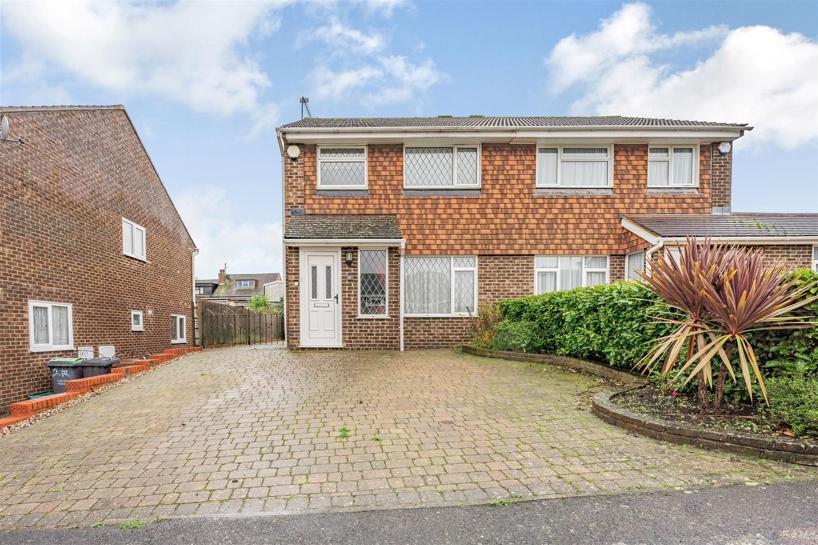 3 bed semidetached house for sale in Veles Road, Snodland ME6 Zoopla