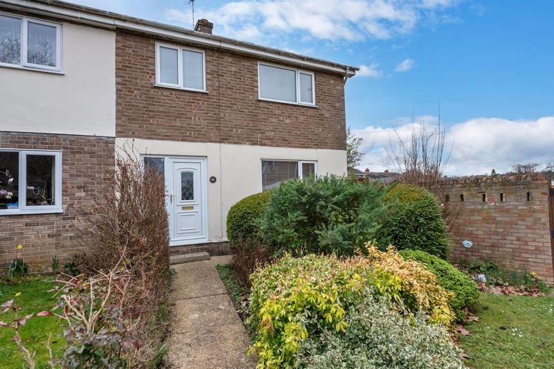 3 bed end terrace house for sale in Mayfield Road, Bury St. Edmunds