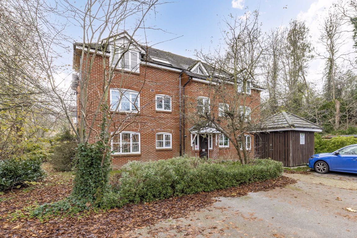 2 bed flat for sale in Bankside Close, Isleworth TW7 Zoopla