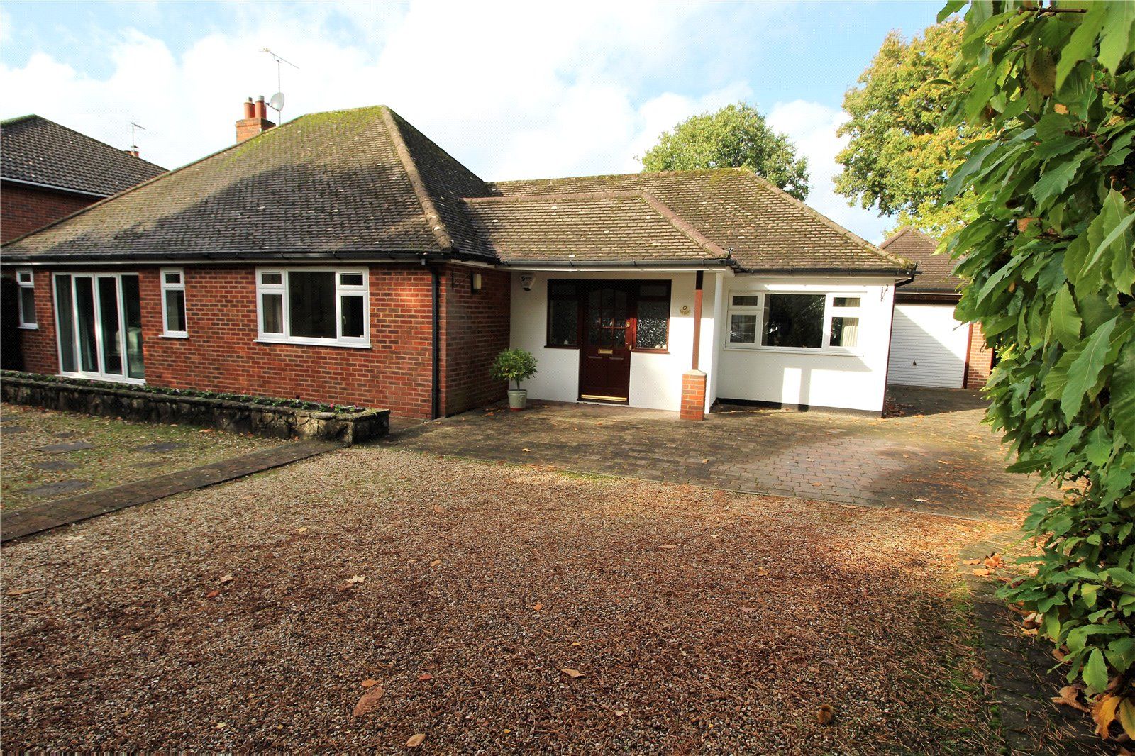 4 bed bungalow for sale in Velmead Road, Fleet, Hampshire GU52 Zoopla