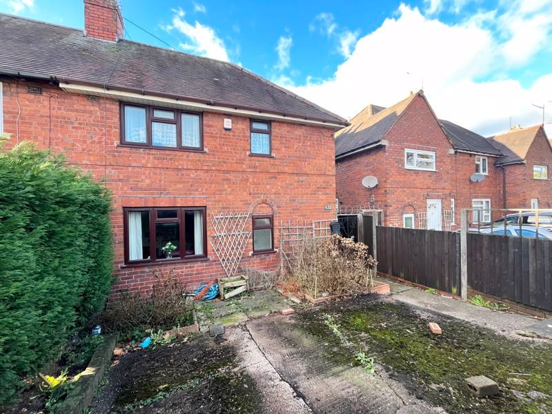 4 bed semidetached house for sale in Tiled House Lane,