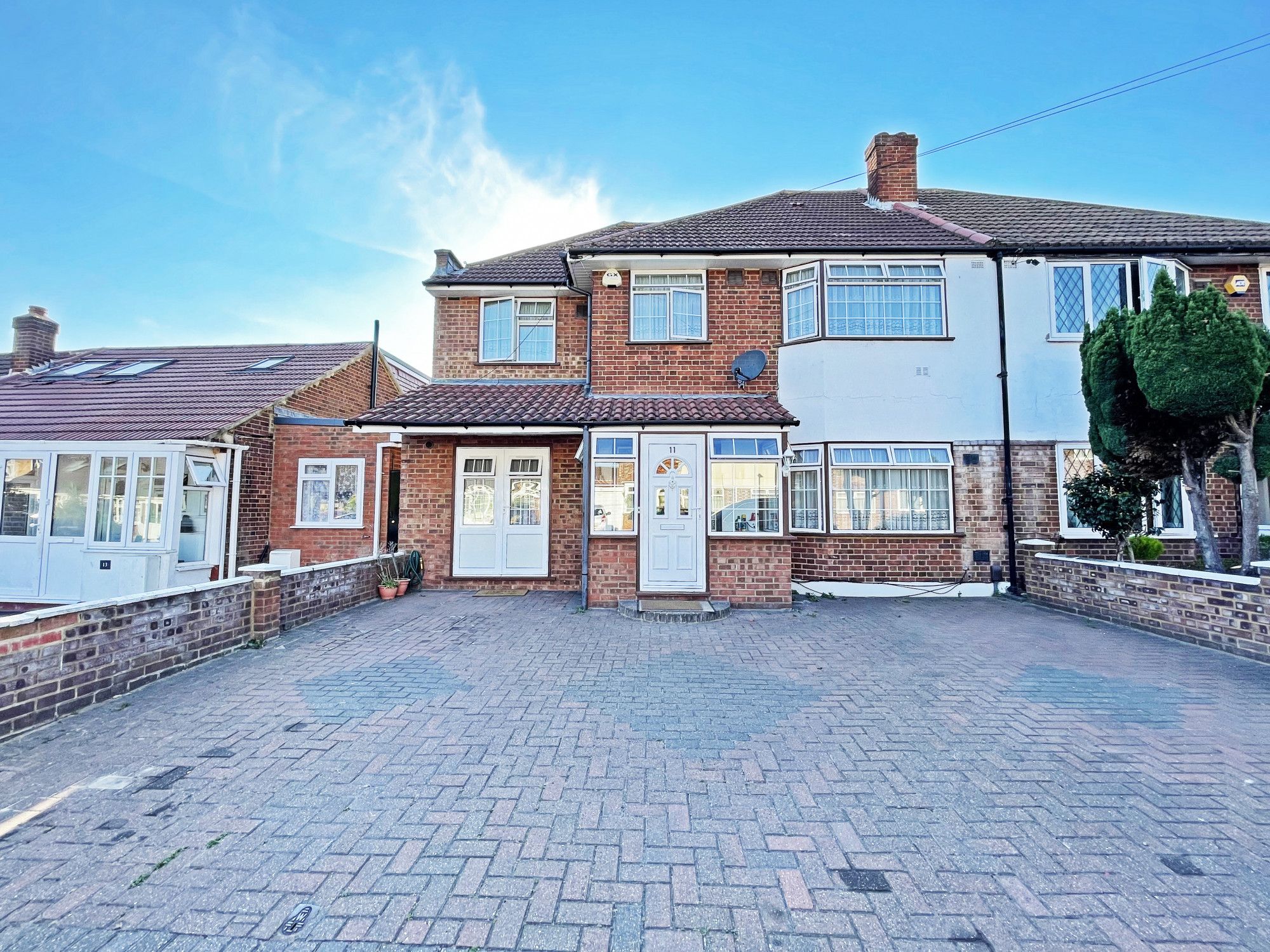 6 bed semidetached house for sale in Blackberry Farm Close, Hounslow