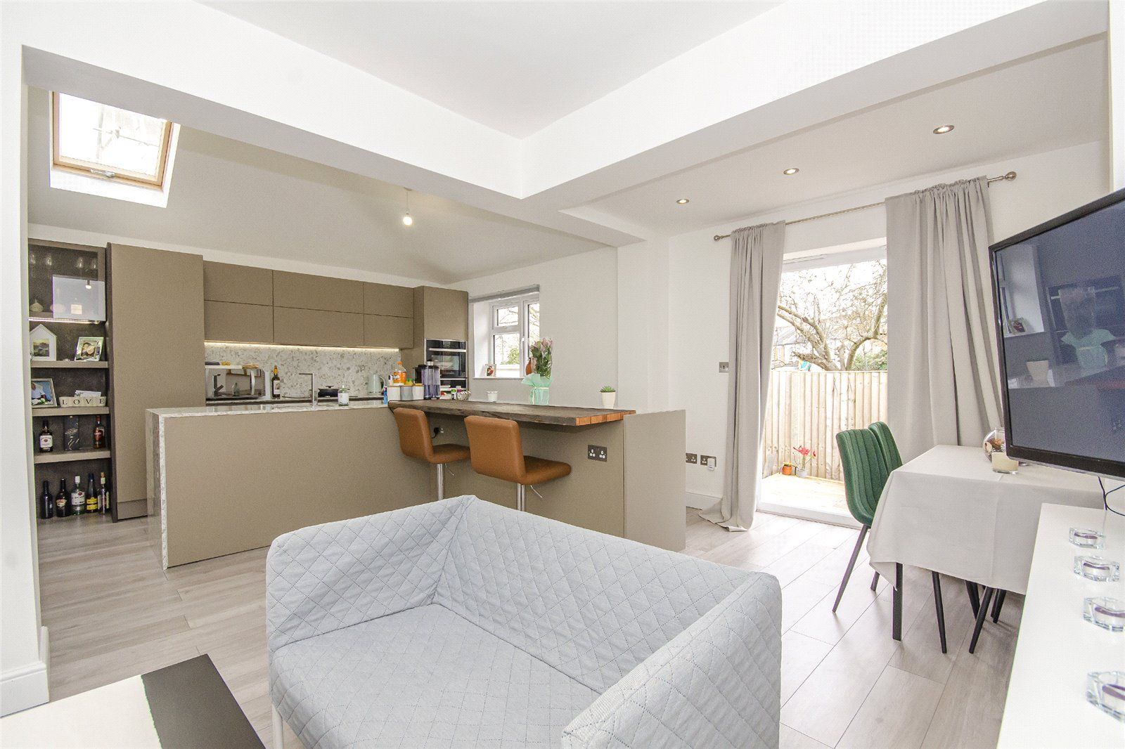 Maidstone Road, Bounds Green, London, Greater London N11  