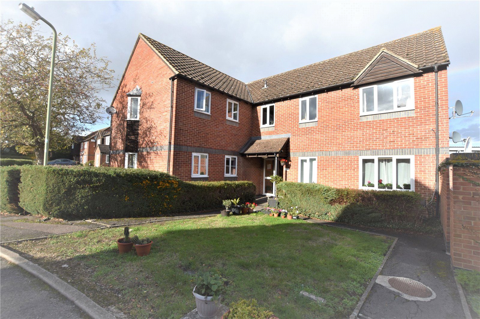 2 bed flat for sale in All Saints Court, Didcot OX11 Zoopla