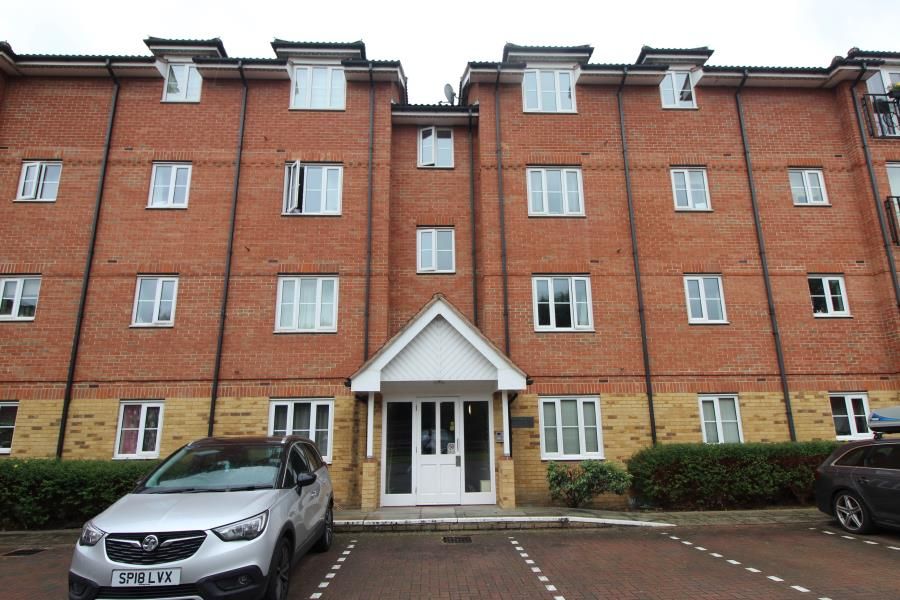 2 bed flat to rent in Yukon Road, Broxbourne EN10 Zoopla
