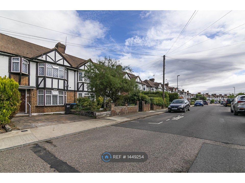 3 bed terraced house to rent in Cardinal Avenue, Kingston Upon Thames
