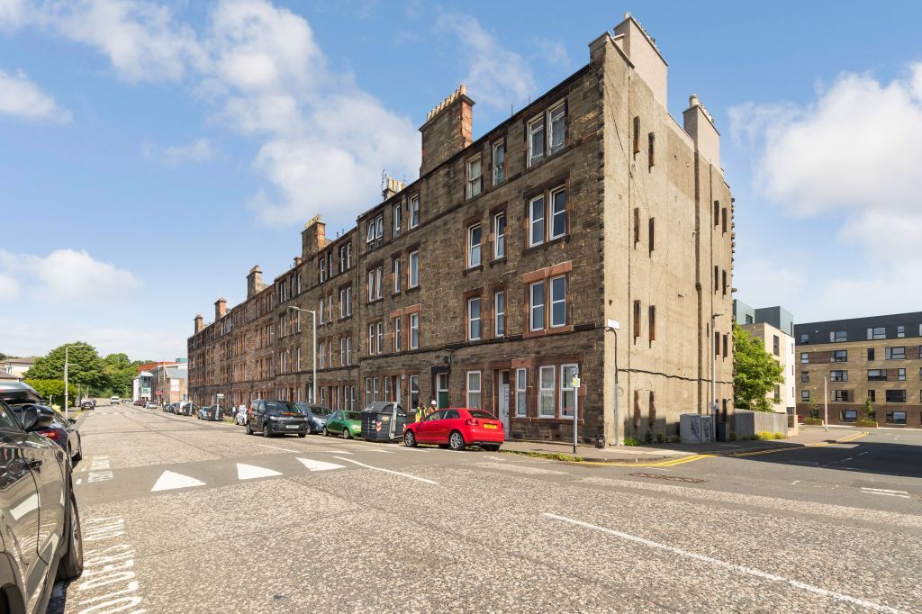 37, 2F3, Logie Green Road, Edinburgh EH7  