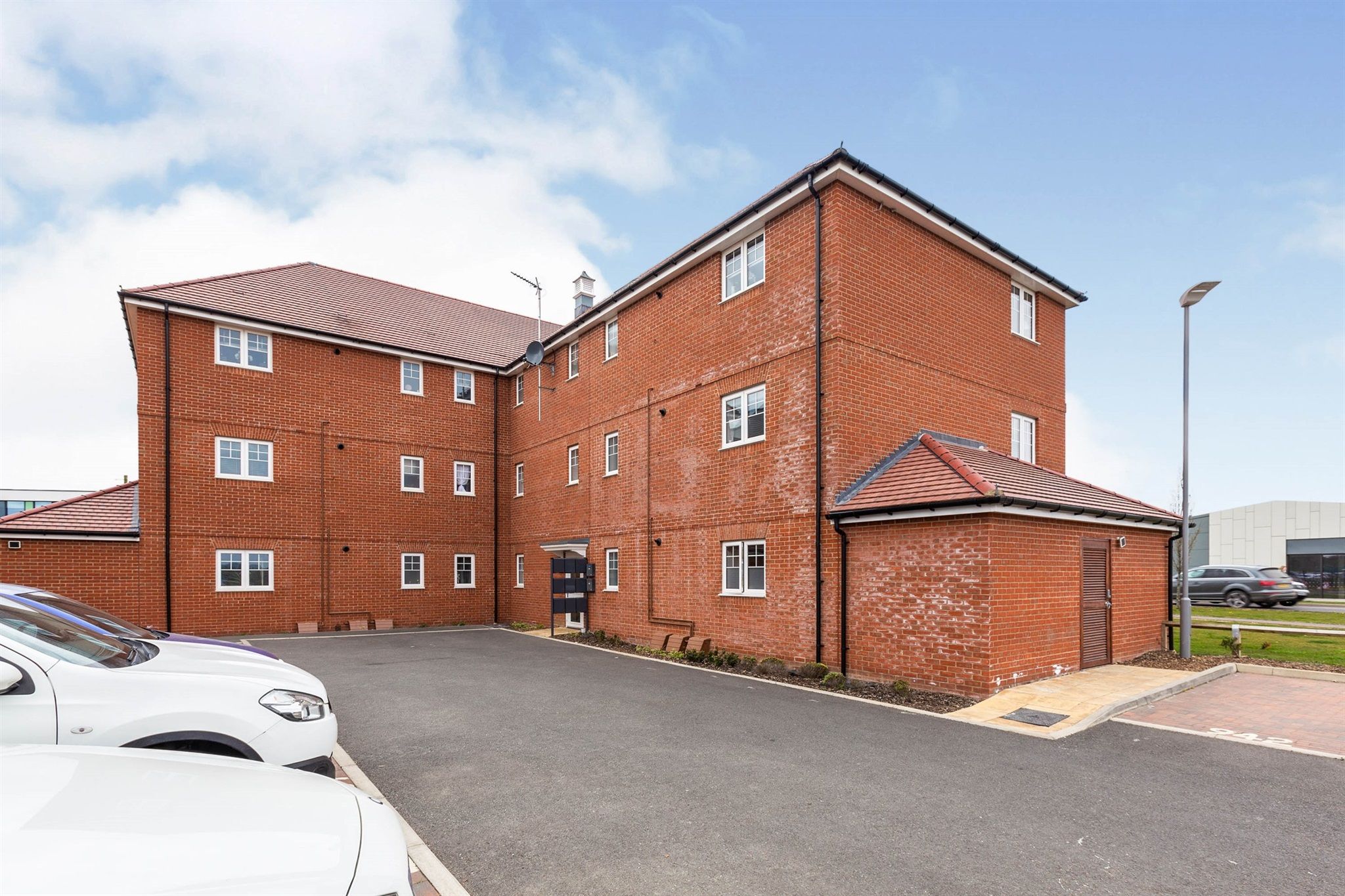 2 bed flat for sale in Elton Close, Aylesbury HP18 Zoopla