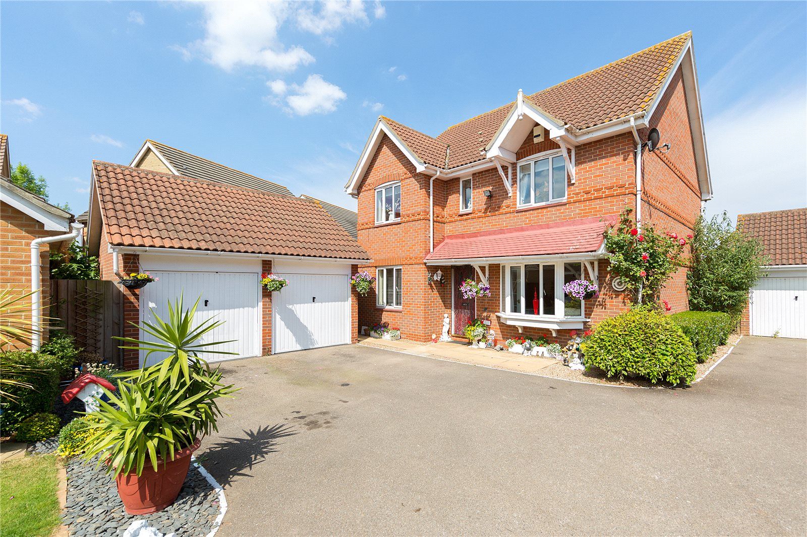 4 bed detached house for sale in Poplar Close, South Ockendon, Essex