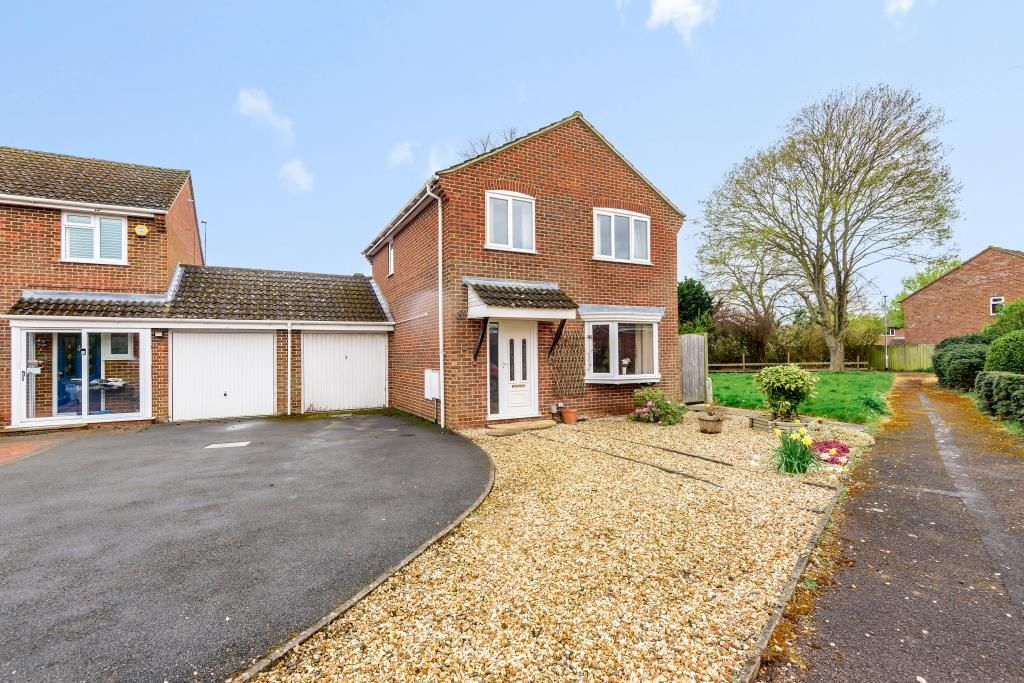 3 bed linkdetached house for sale in The Moors, Thatcham RG19 Zoopla