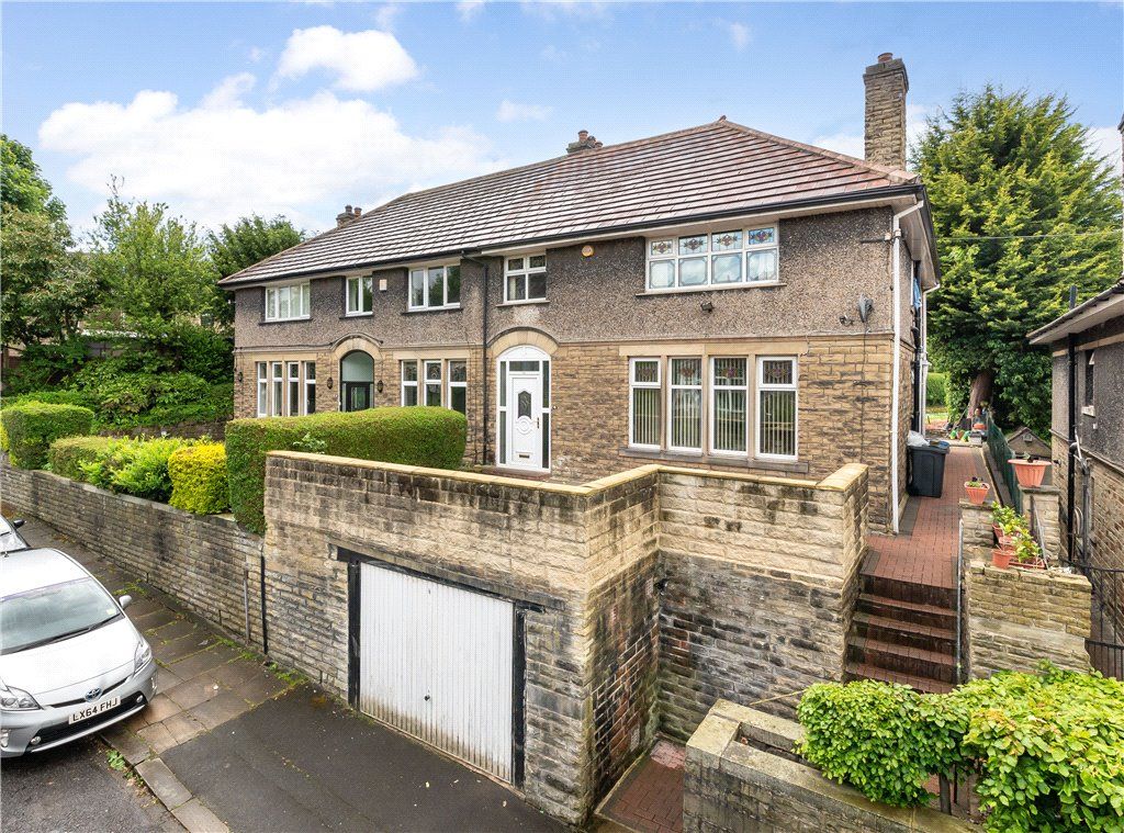 4 bed semidetached house for sale in Grove Road, Shipley, West