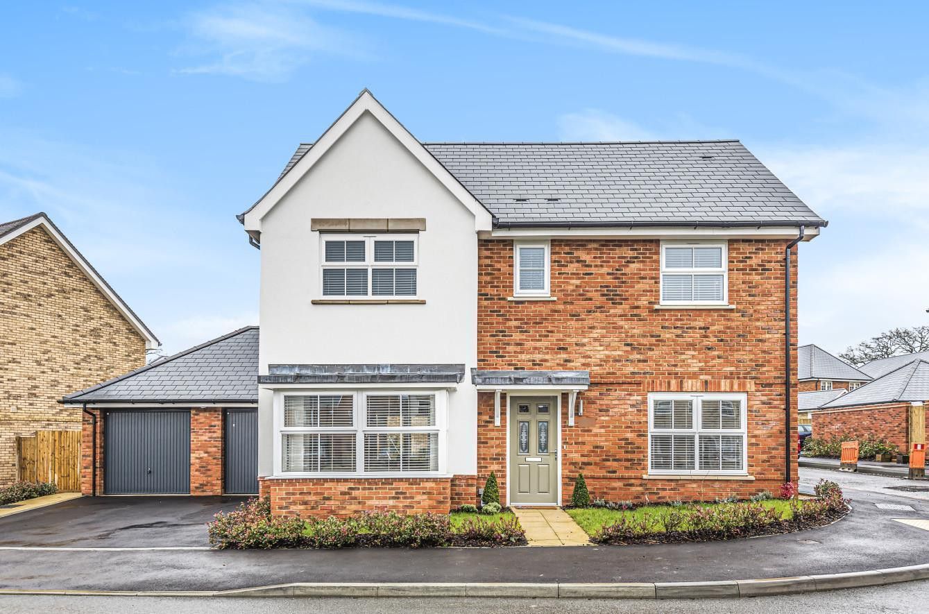 4 bed detached house for sale in Weston Avenue, Broadbridge Heath RH12