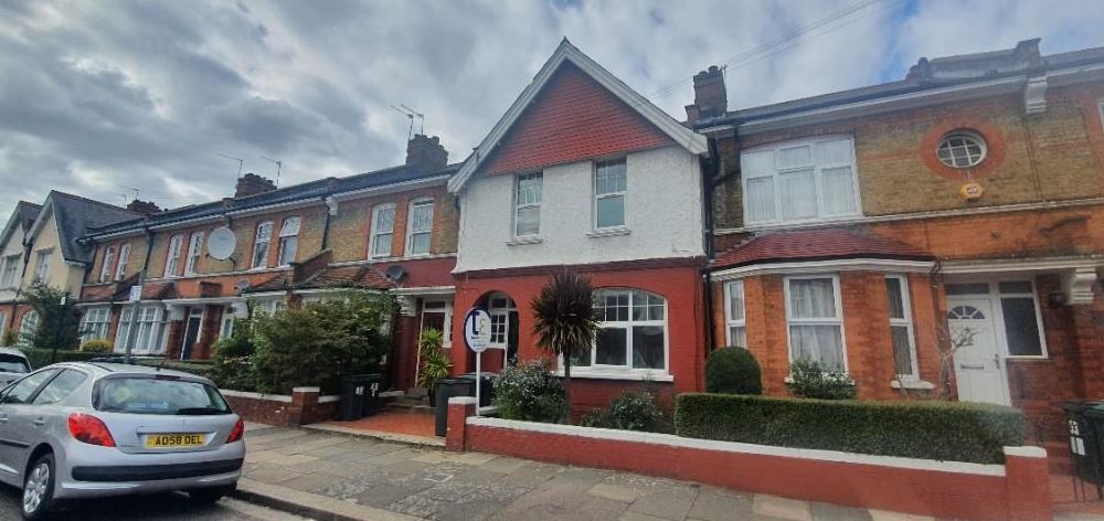 Russell Avenue Wood Grn N22  