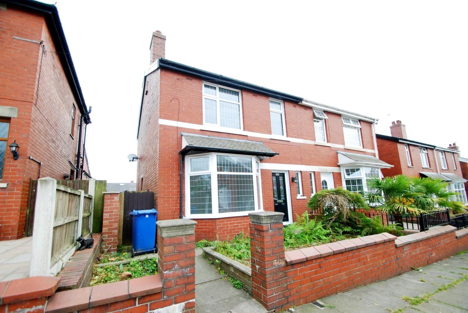 3 bed semidetached house for sale in Milbourne Road, Limefield, Bury