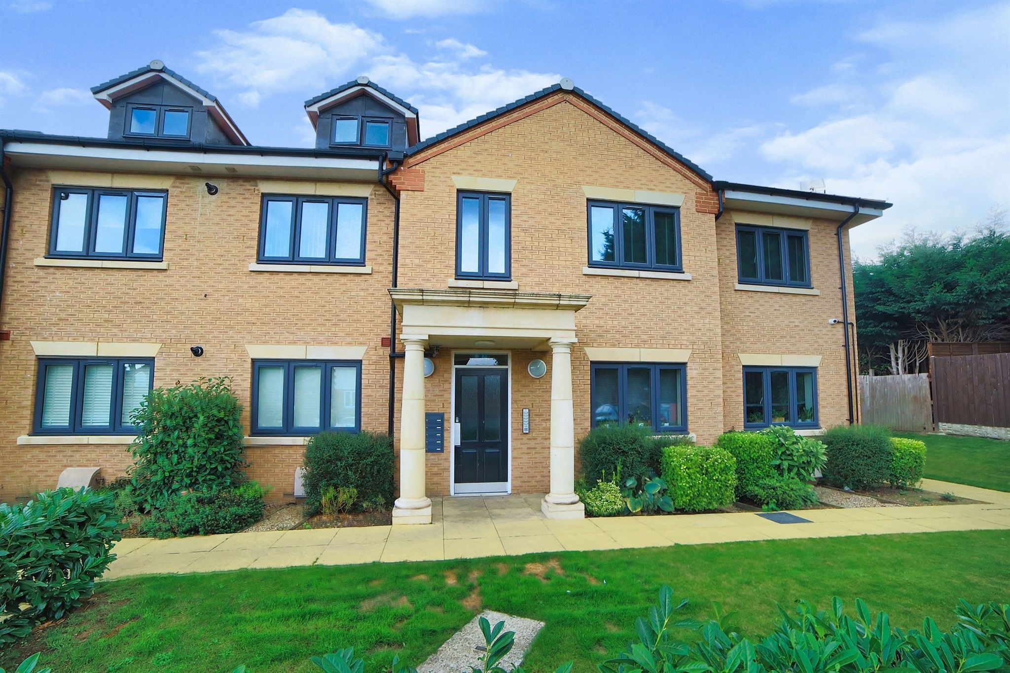 2 bed flat for sale in Crawley Green Road, Luton LU2 Zoopla