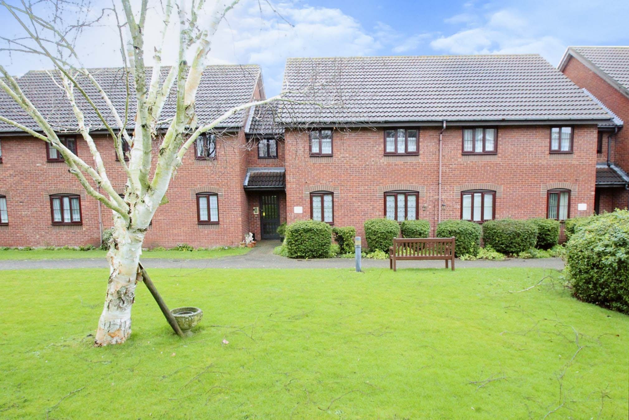 2 bed property for sale in Beaconsfield Road, Aylesbury HP21 Zoopla