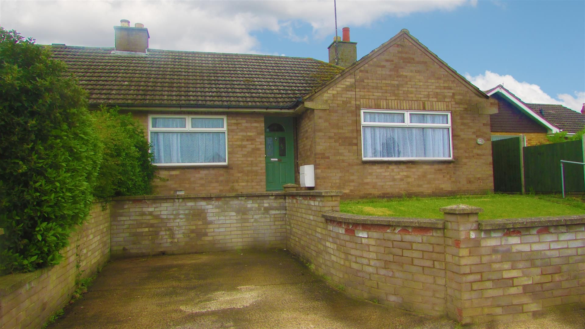 3 bed semidetached bungalow for sale in Granby Court, London Road