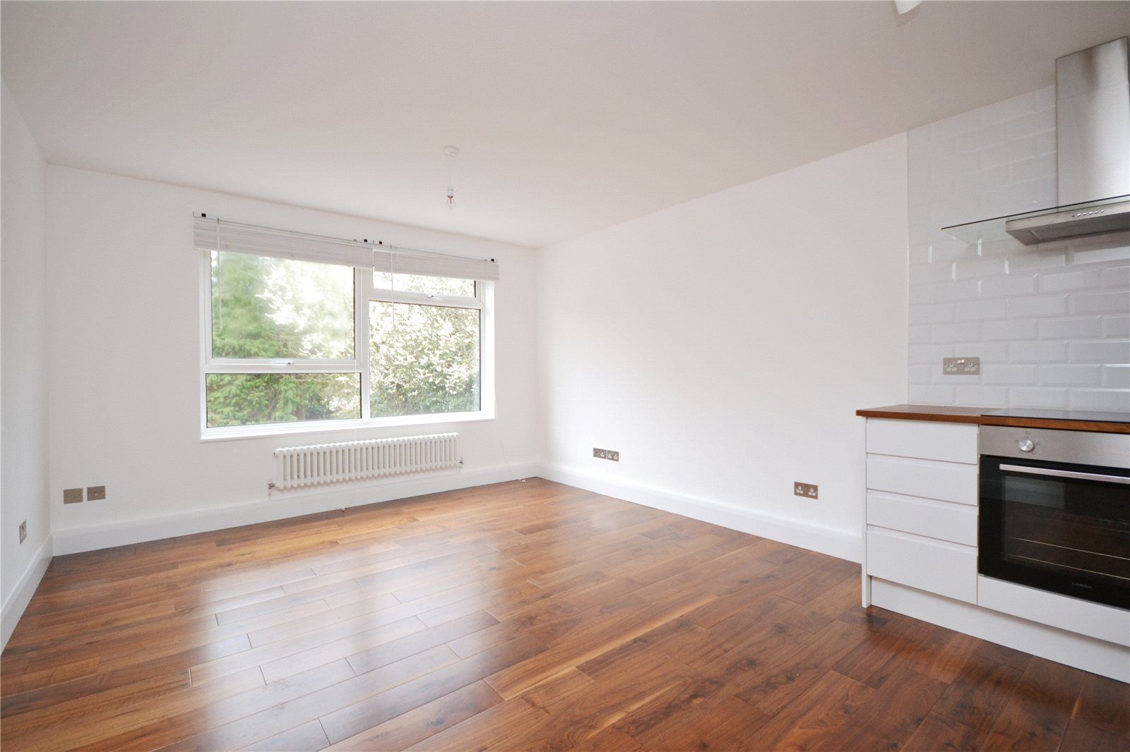2 bed flat to rent in Kingsclere Court, 116 Friern Park, North Finchley