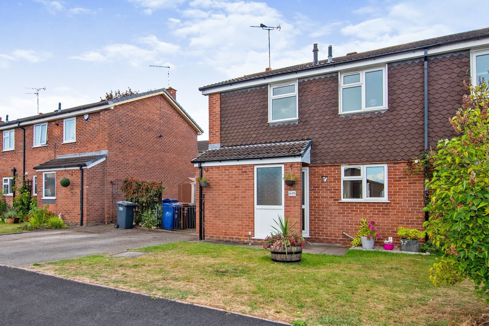 2 bed semidetached house for sale in Elliott Close, Uttoxeter