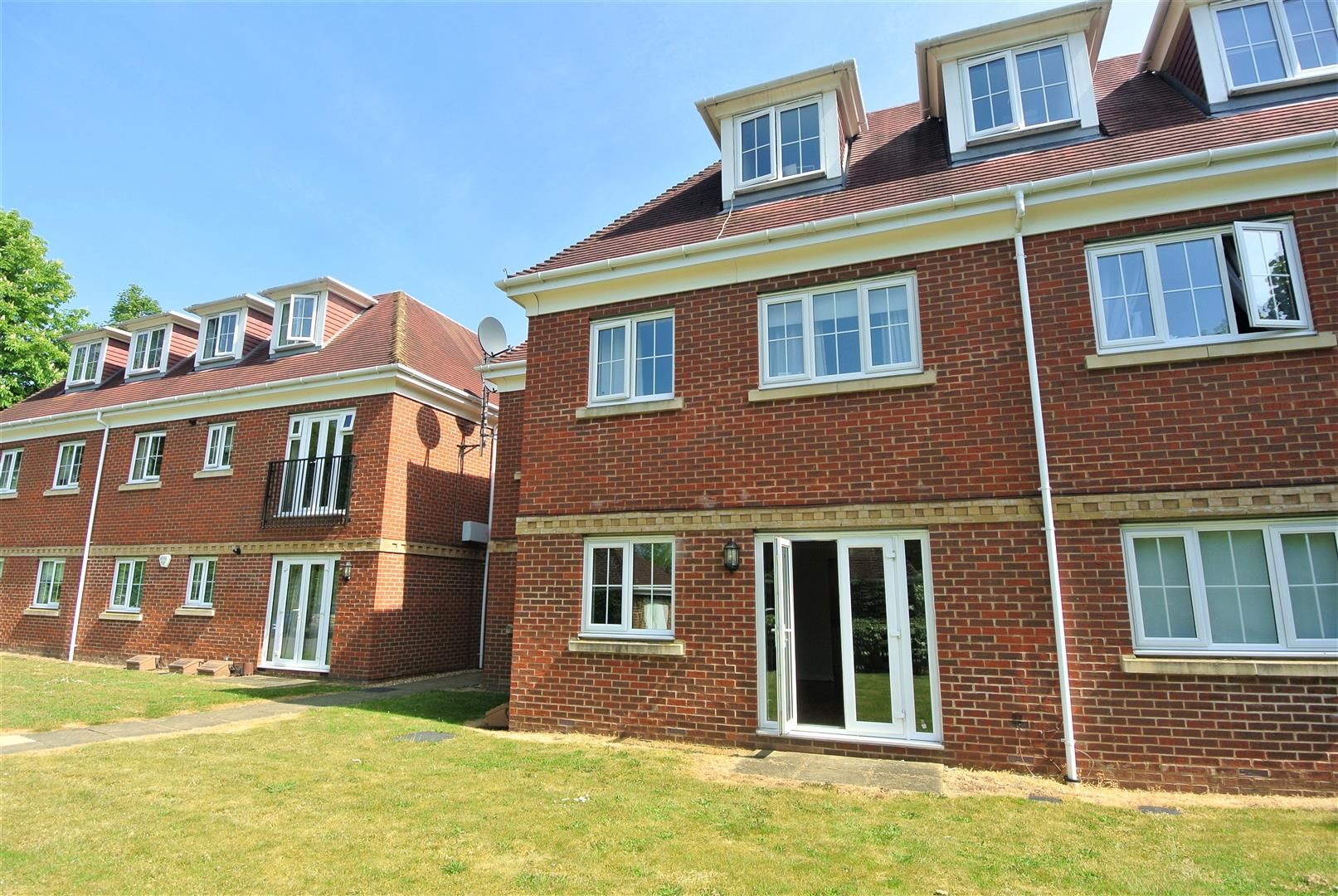 2 bed flat to rent in Woburn Hill, Addlestone KT15 Zoopla