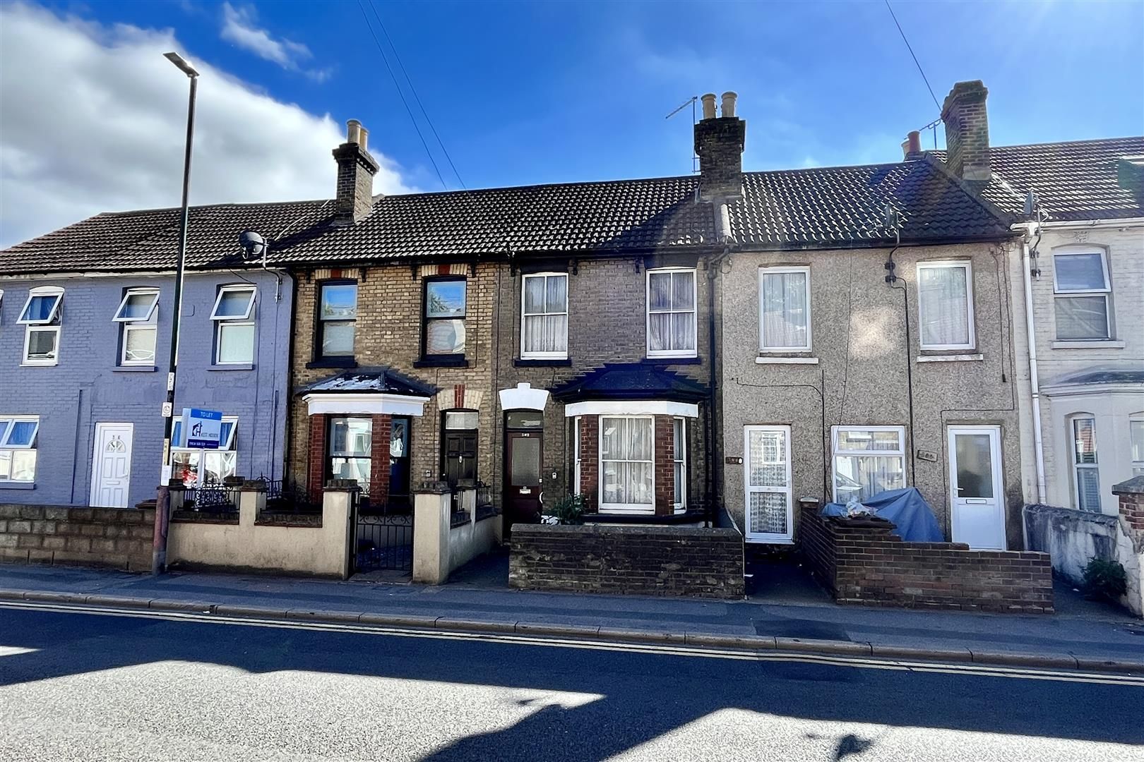 3 bed terraced house for sale in Luton Road, Chatham ME4 Zoopla