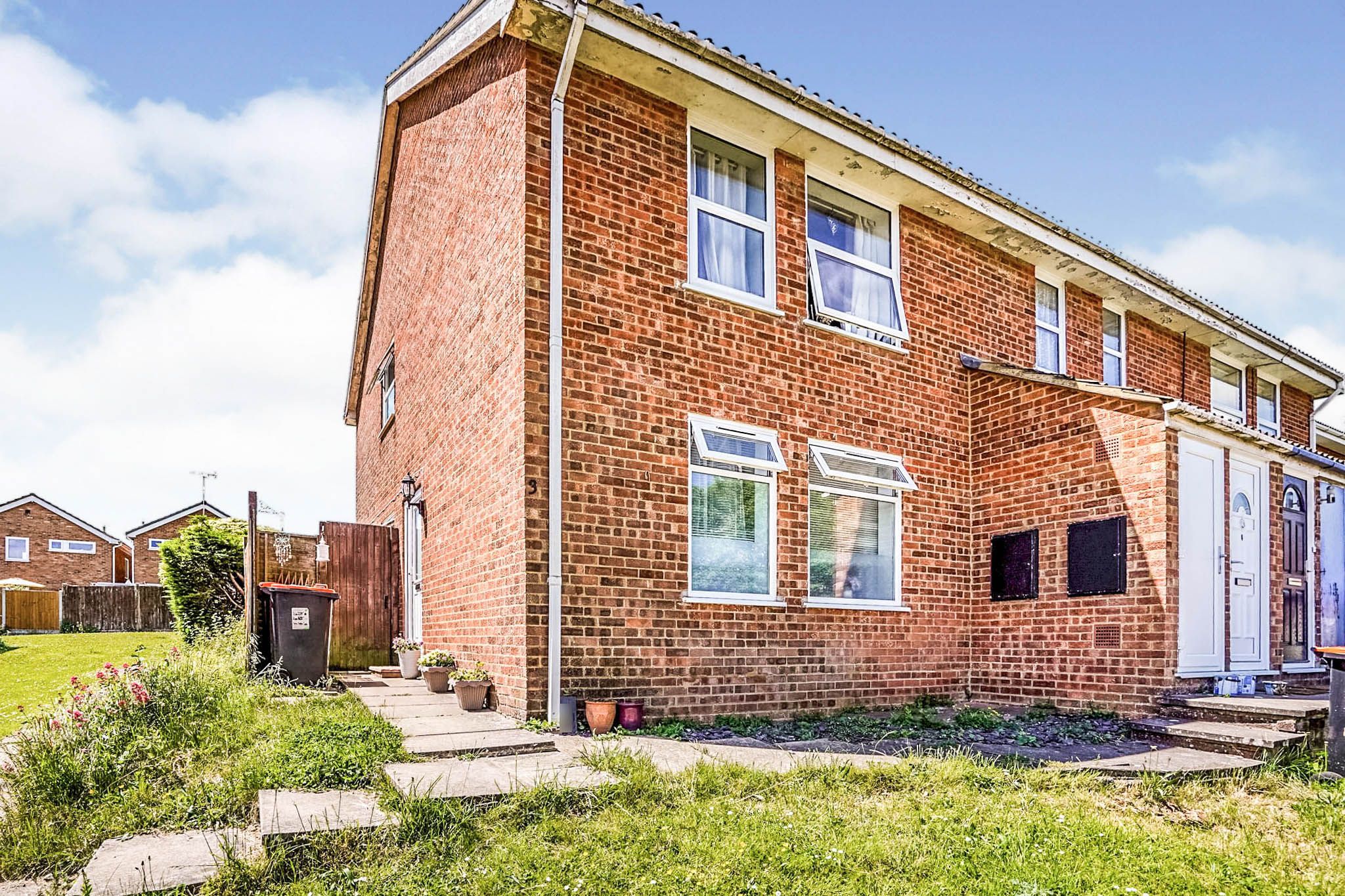 Delamere Gardens, Linslade, Leighton Buzzard LU7  