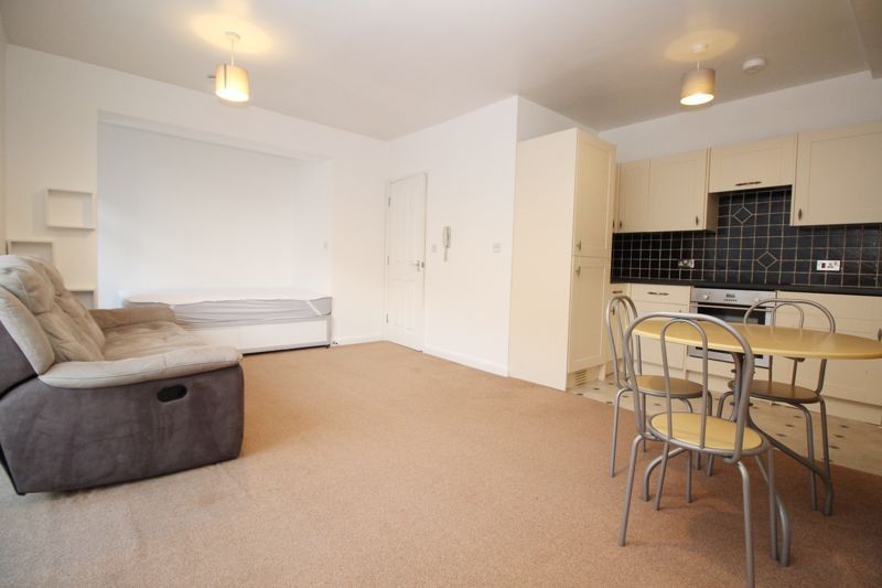 Studio to rent in High Street, Crawley RH10 Zoopla