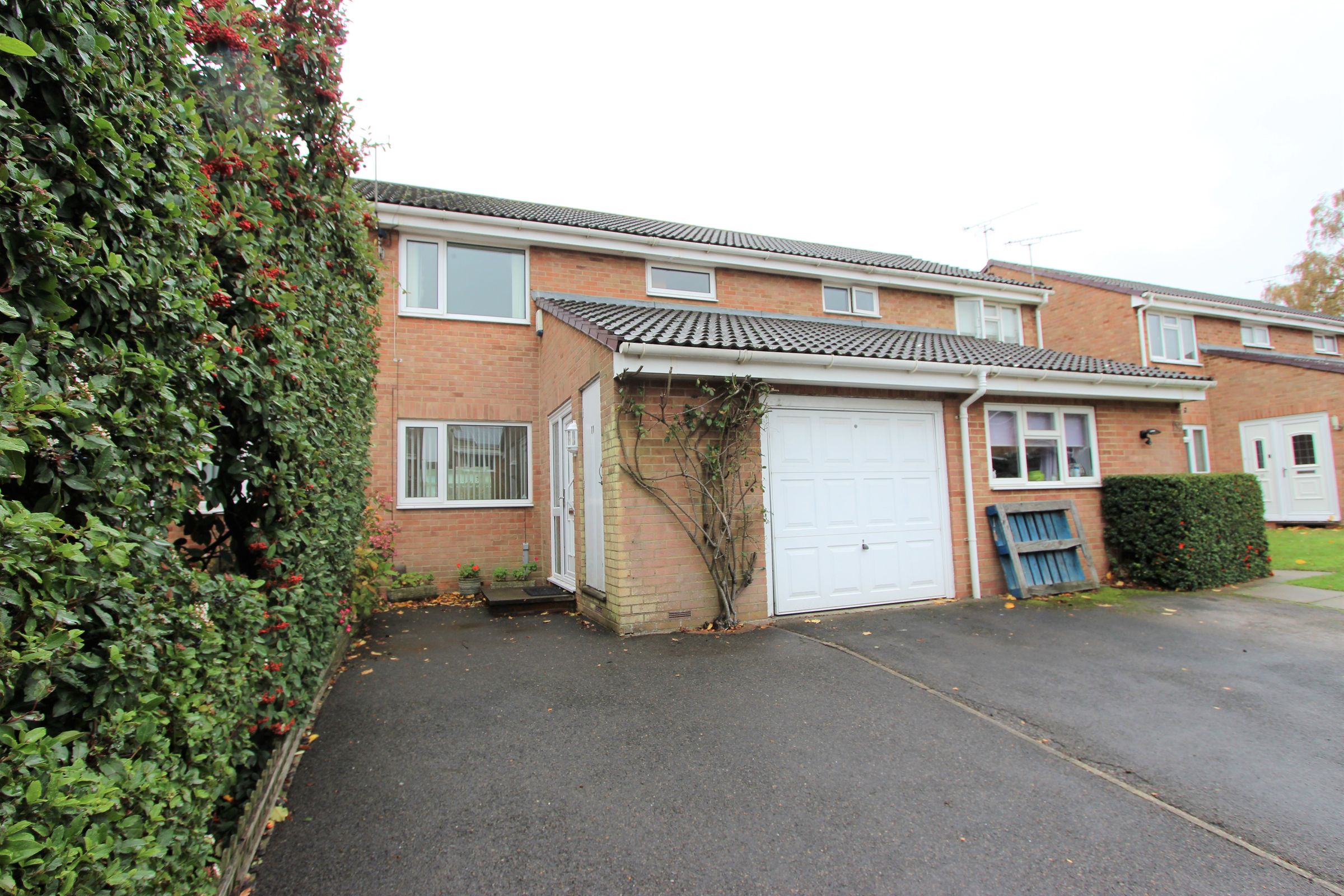 3 bed terraced house to rent in Middleton Close, Rainham, Gillingham