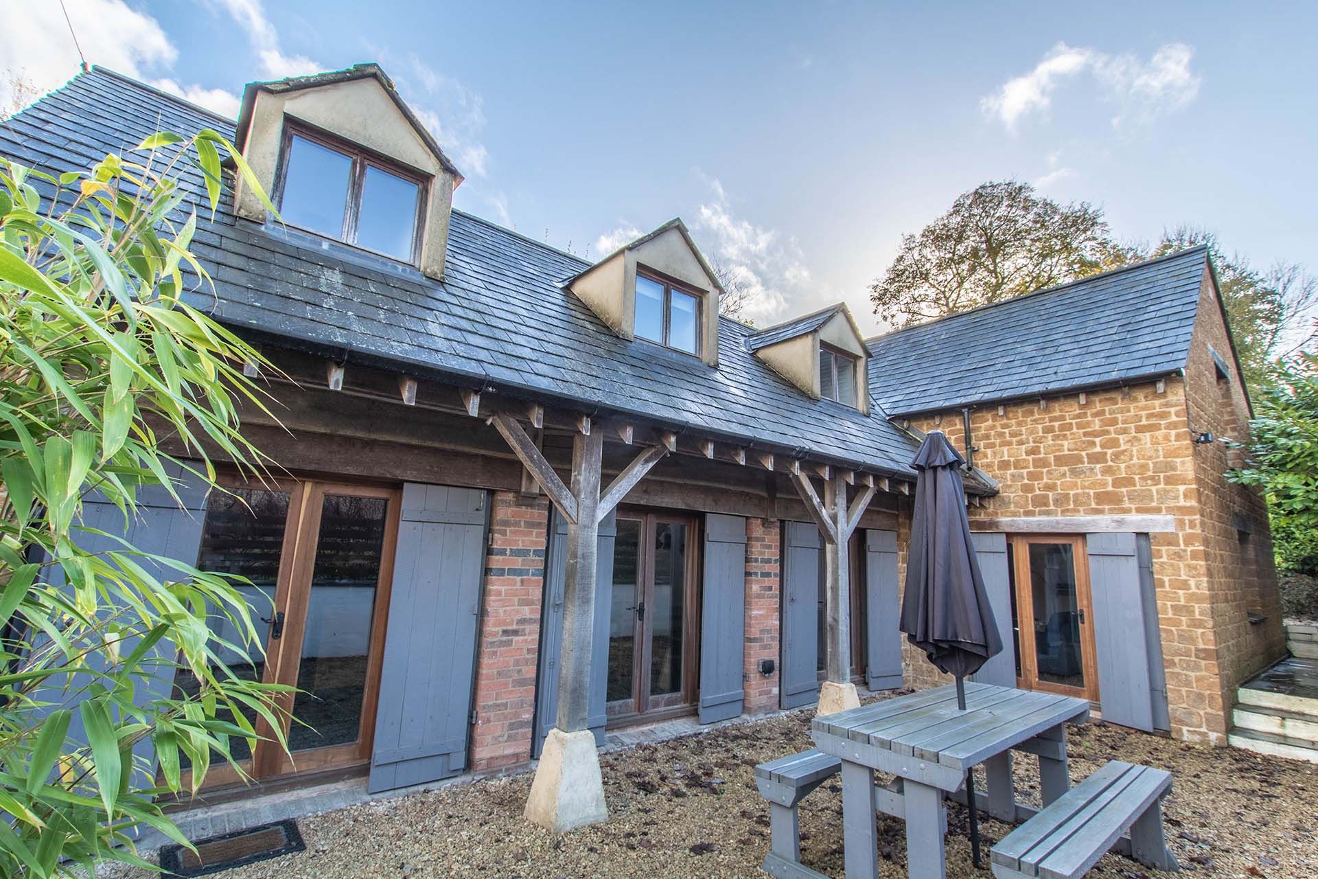 3 bed barn conversion to rent in Chipping Norton Road, Hook Norton OX15