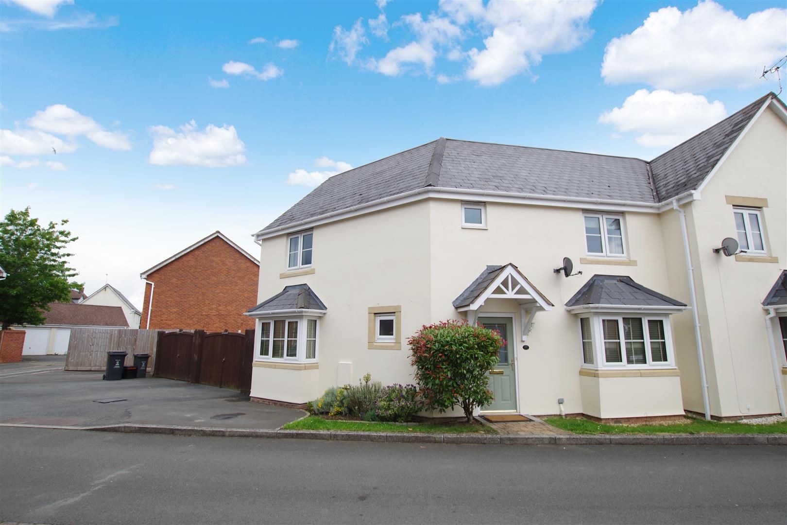 3 bed semidetached house for sale in Dorney Road, Oakhurst, Swindon