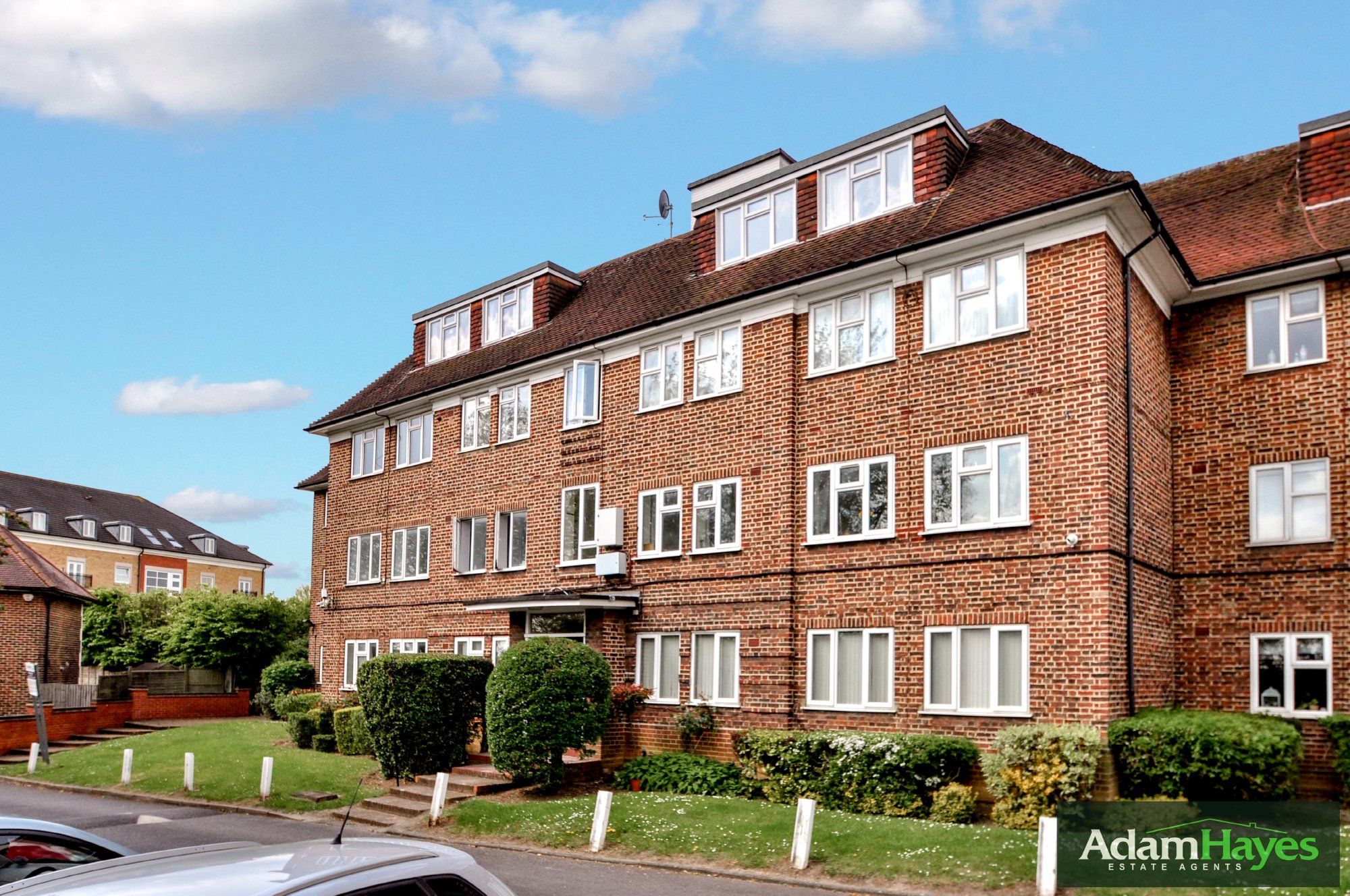3 bed flat for sale in Granville Place, High Road, North Finchley N12