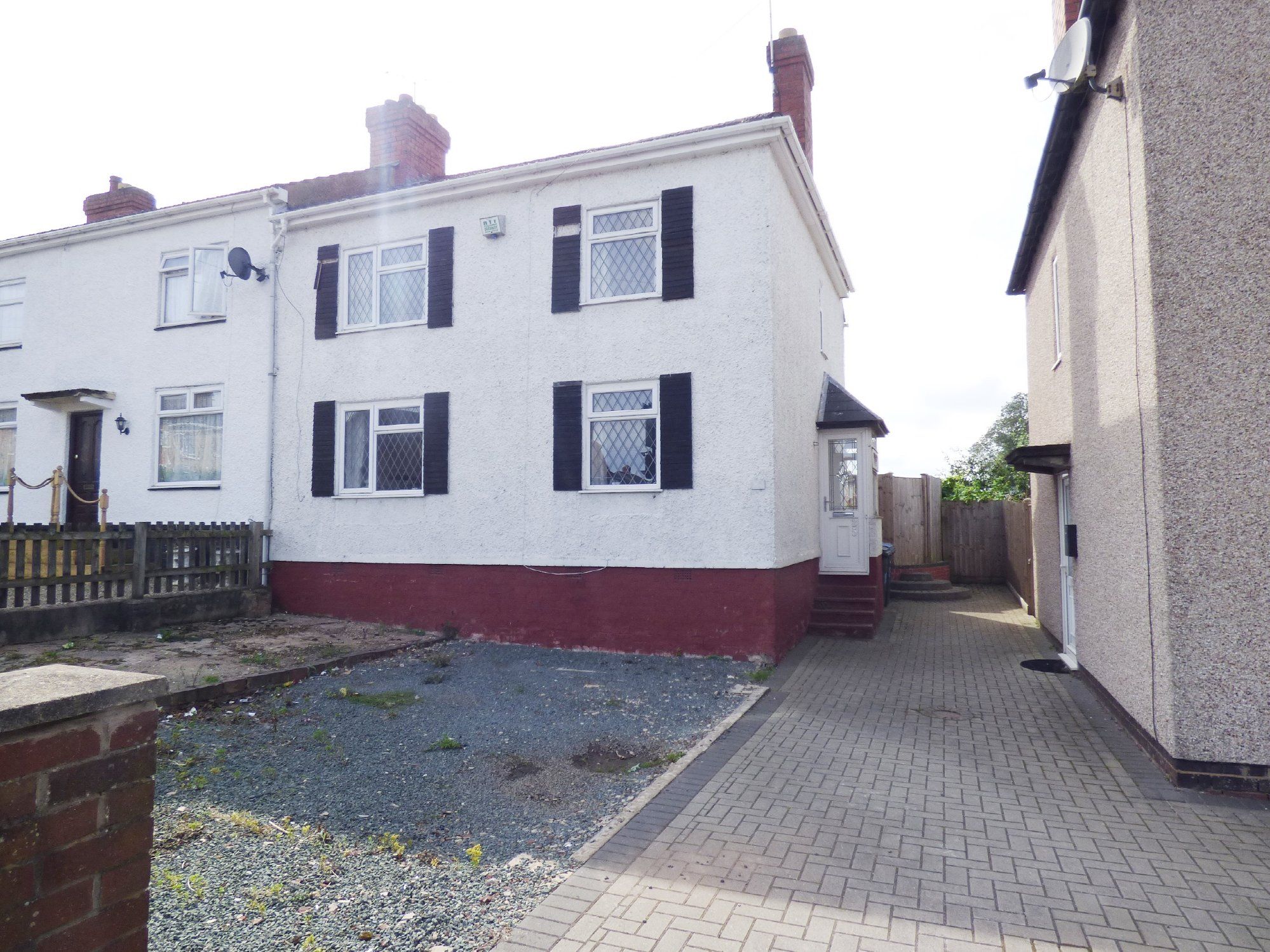 3 bed end terrace house for sale in Road North, Keresley End