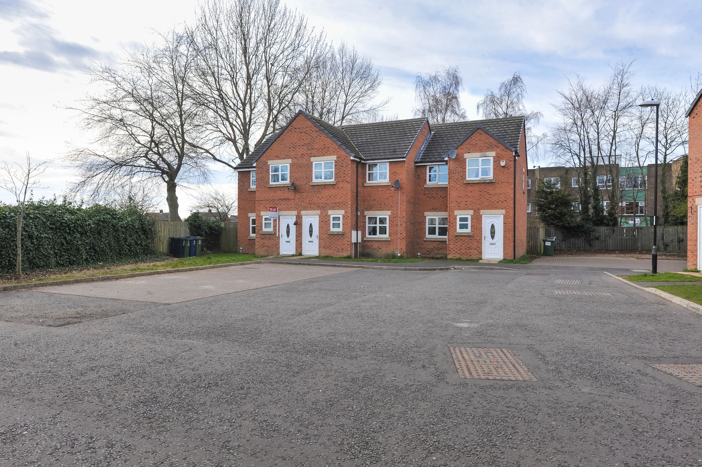 3 bed semidetached house to rent in Vicarage Court, Castletown